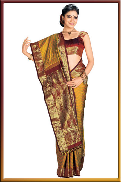 The South Indian bride even today desire to wear the traditional silk saree 
